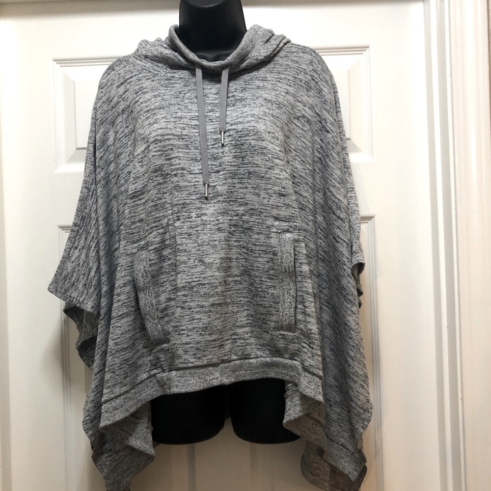 ATHLETA PONCHO HEATHER GREY SIZE M GREAT CONDITION